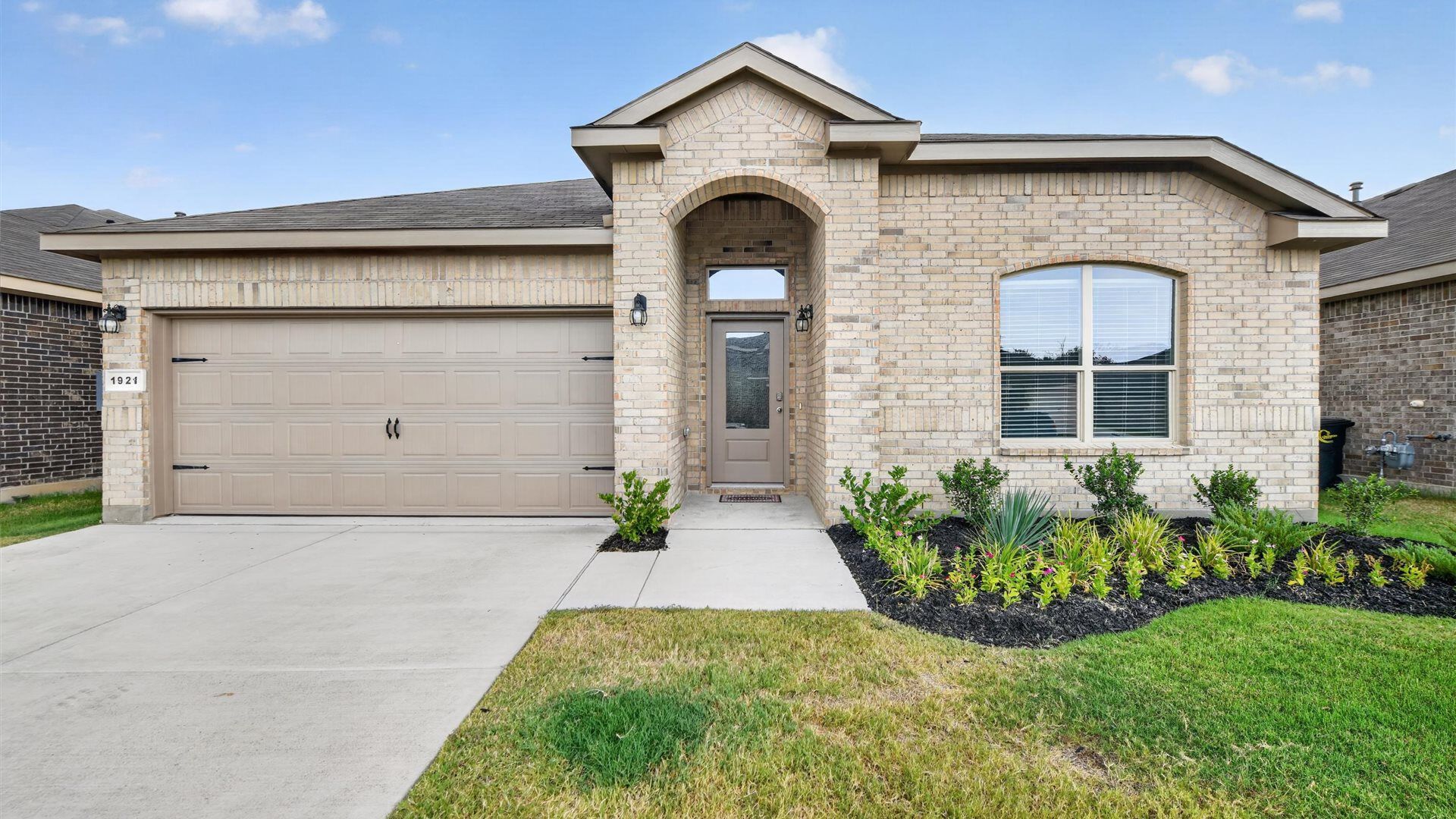 Exterior:Elevation Image 0.
