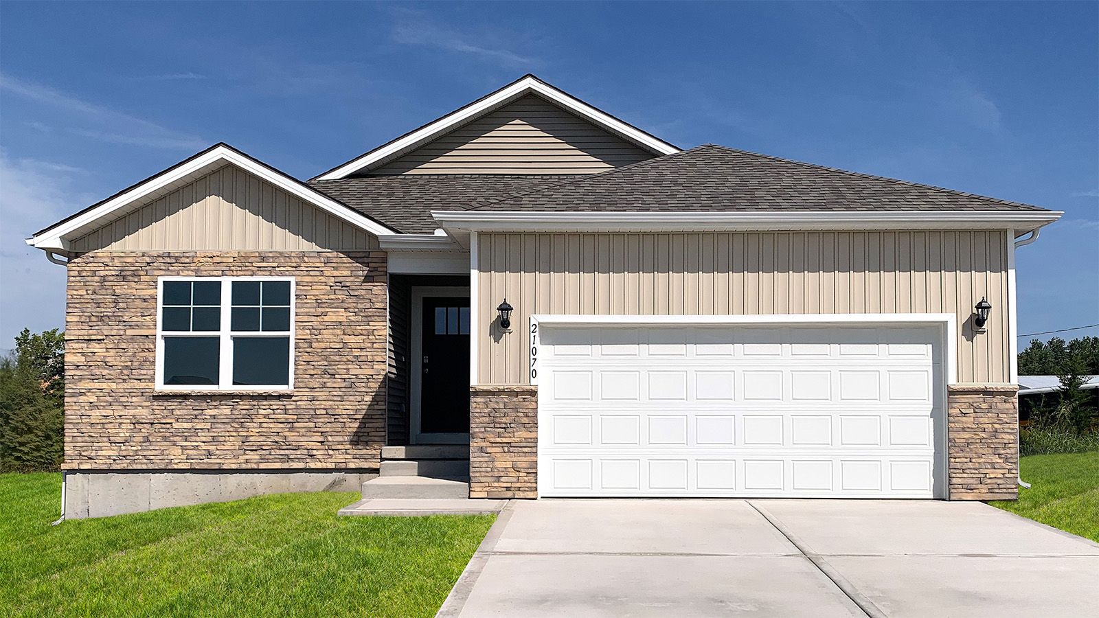 Exterior:Elevation Image 0.