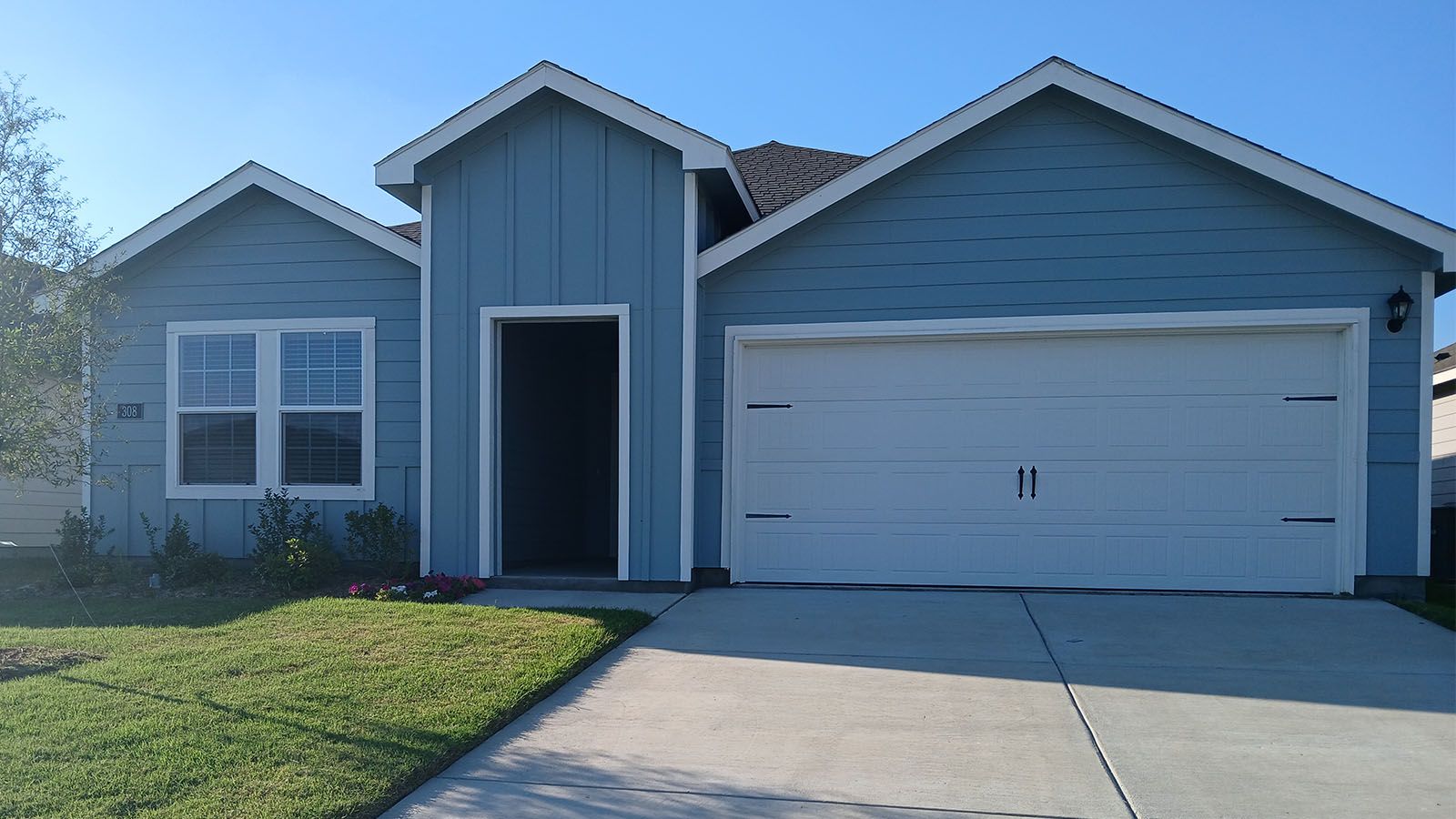 Exterior:Elevation Image 0.