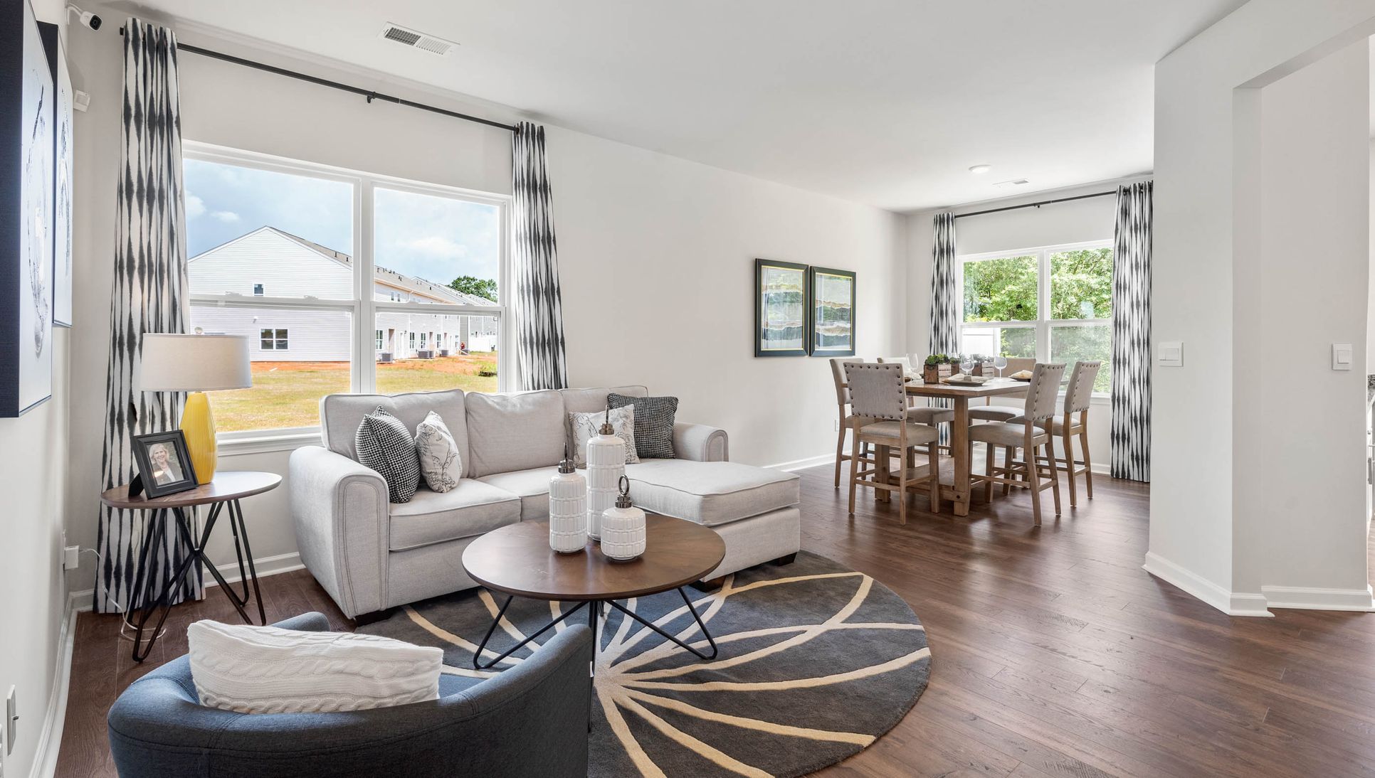 Exterior:Elevation Image 3.