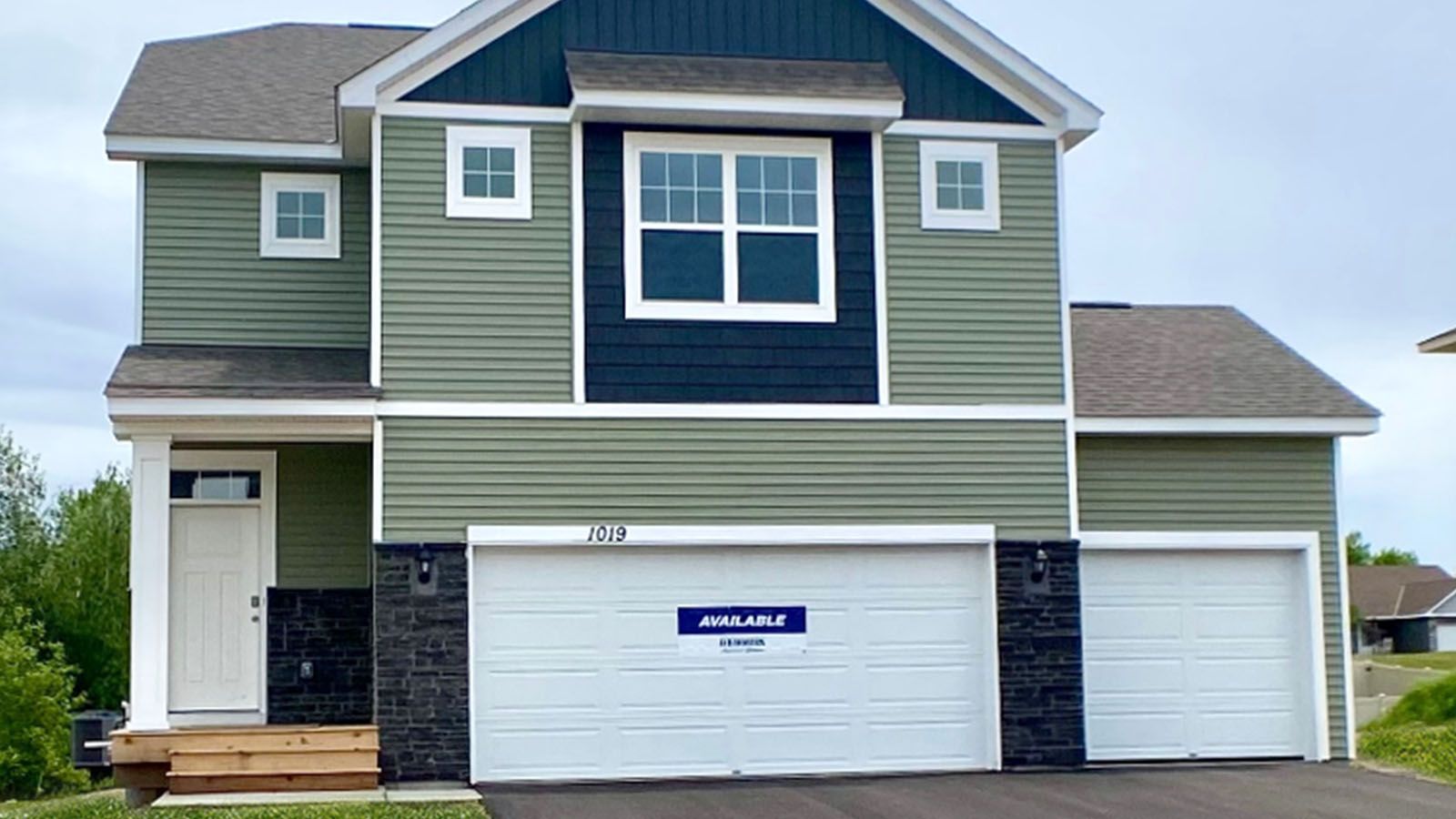 Exterior:Elevation Image 0.