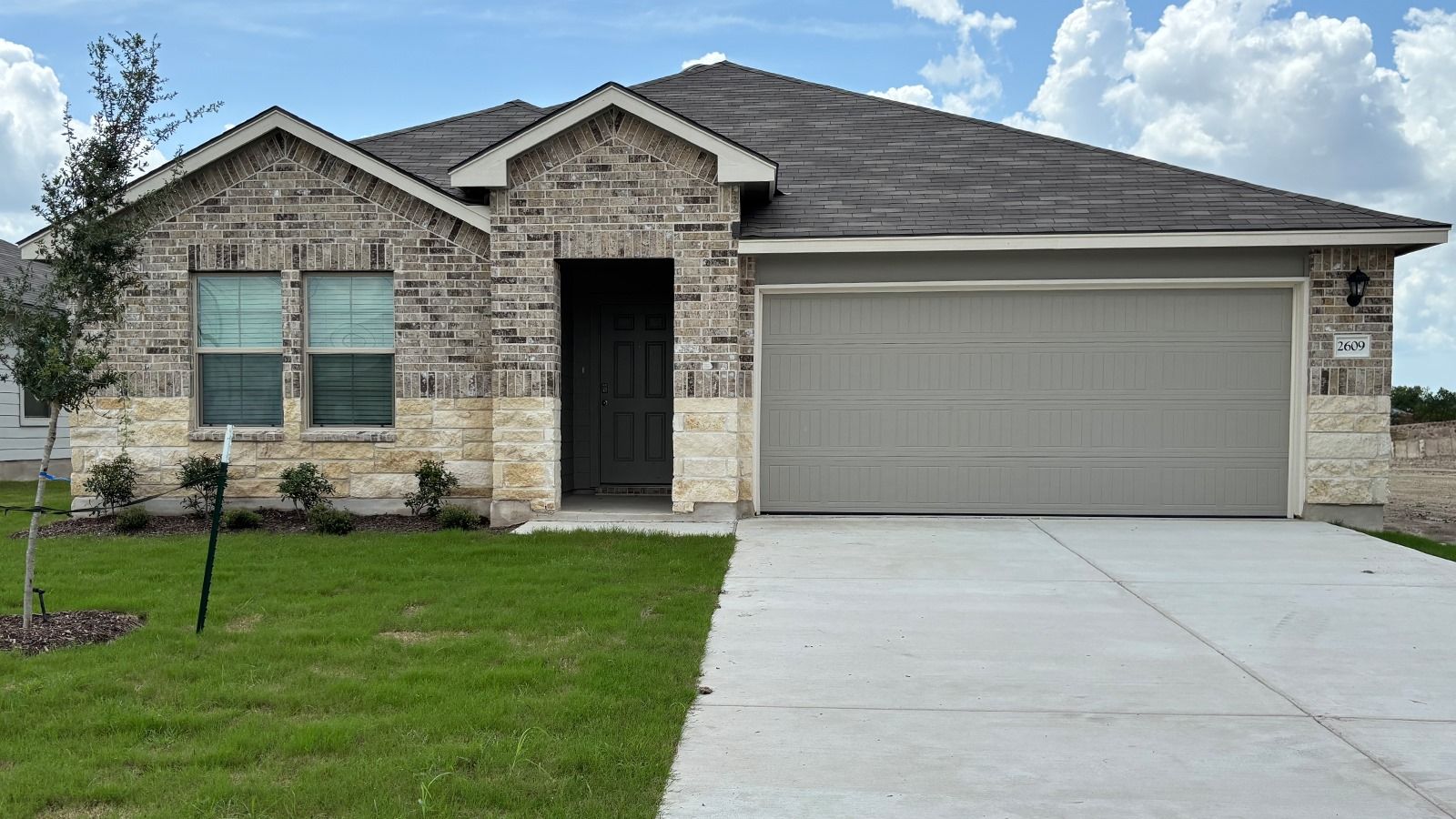 Exterior:Elevation Image 0.