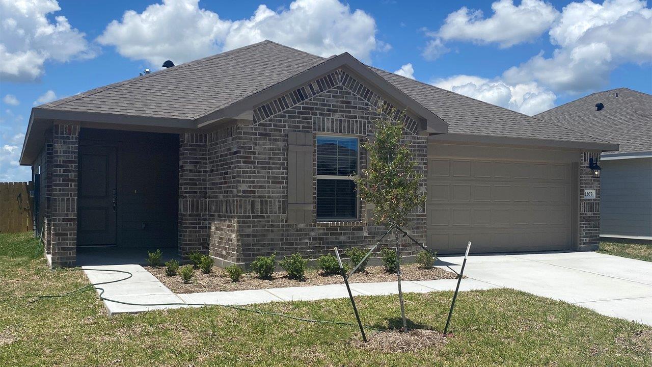 Exterior:Elevation Image 0.