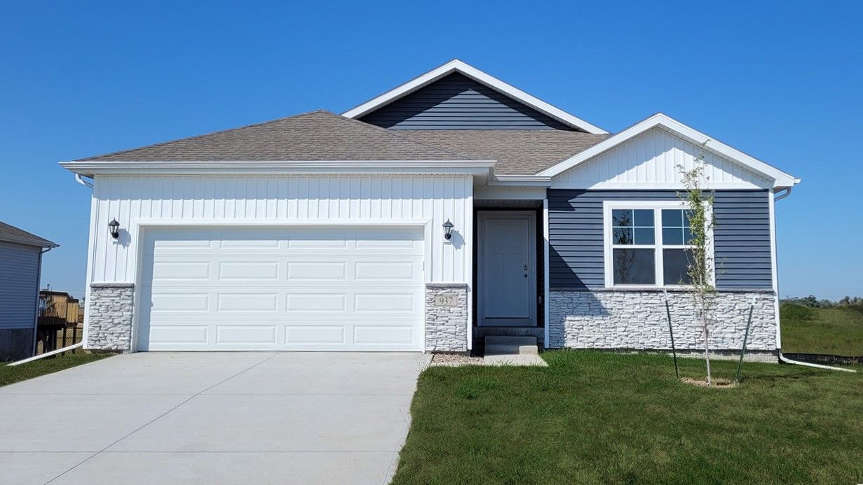 Exterior:Elevation Image 0.