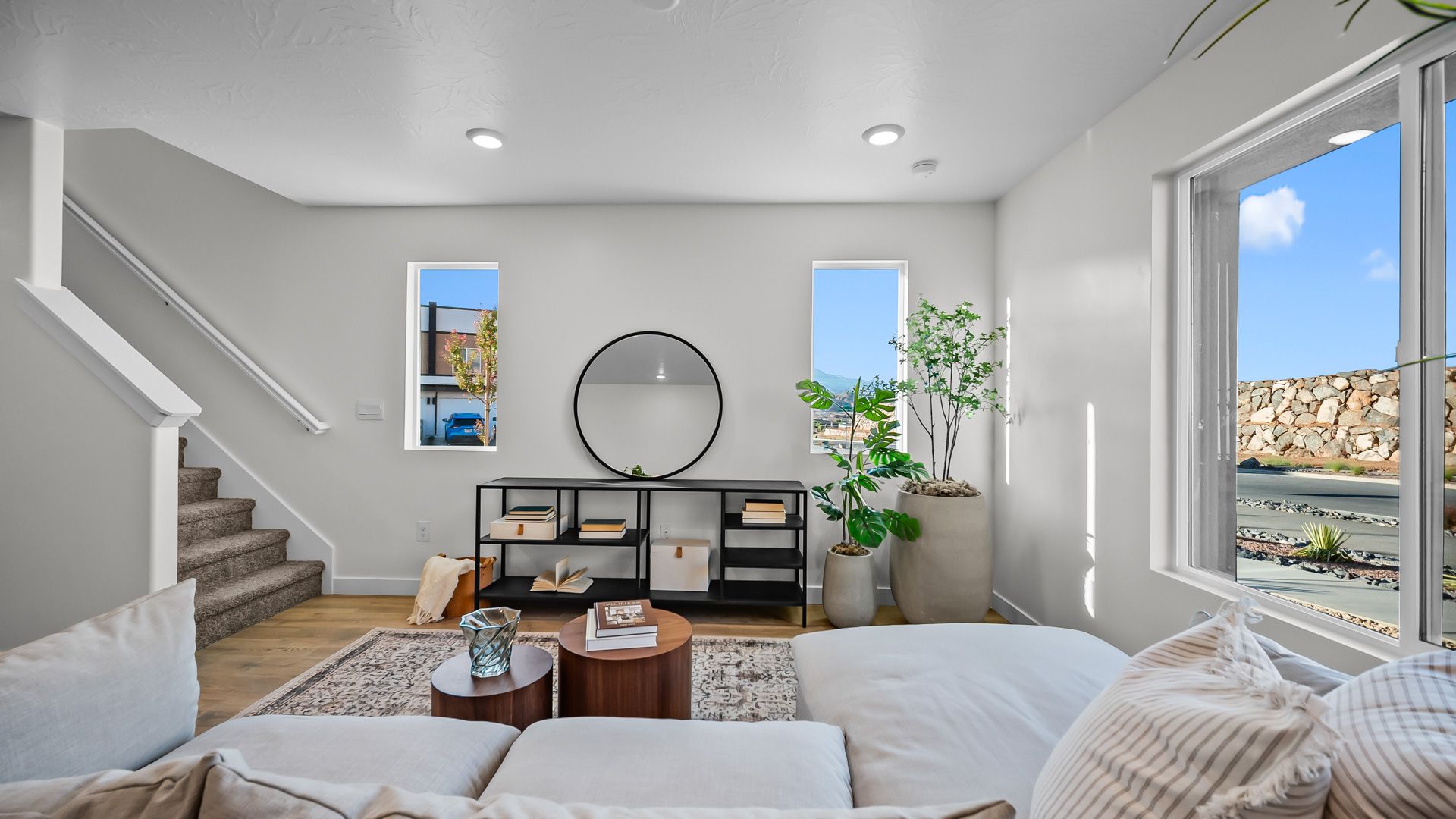 Exterior:Elevation Image 3.