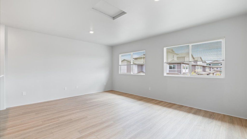 Exterior:Elevation Image 5.