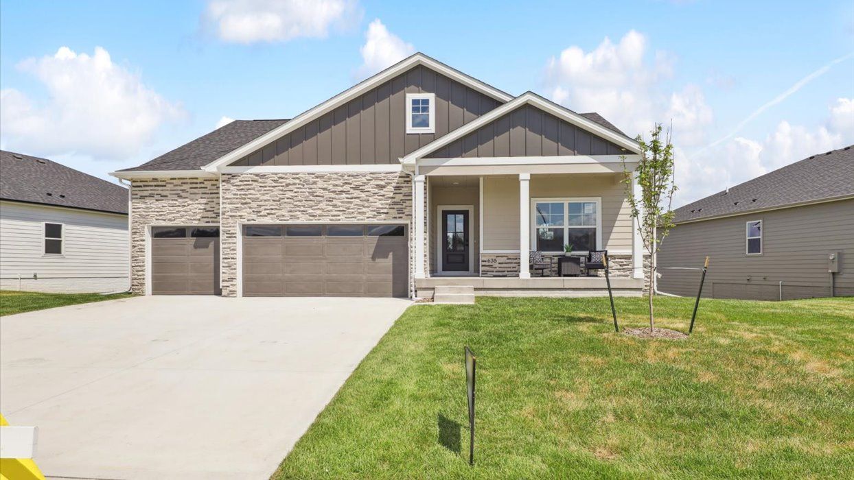 Exterior:Elevation Image 0.