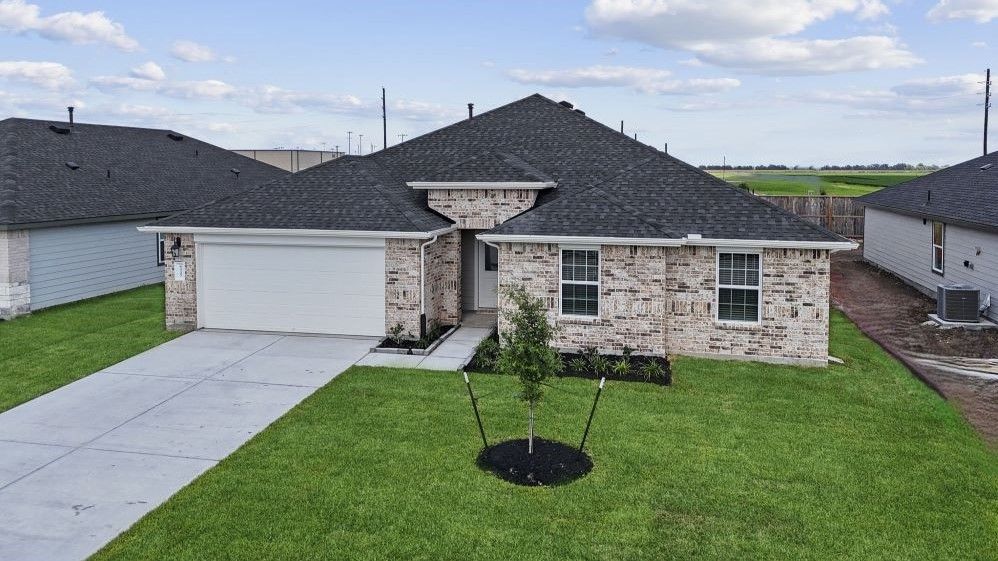 Exterior:Elevation Image 0.