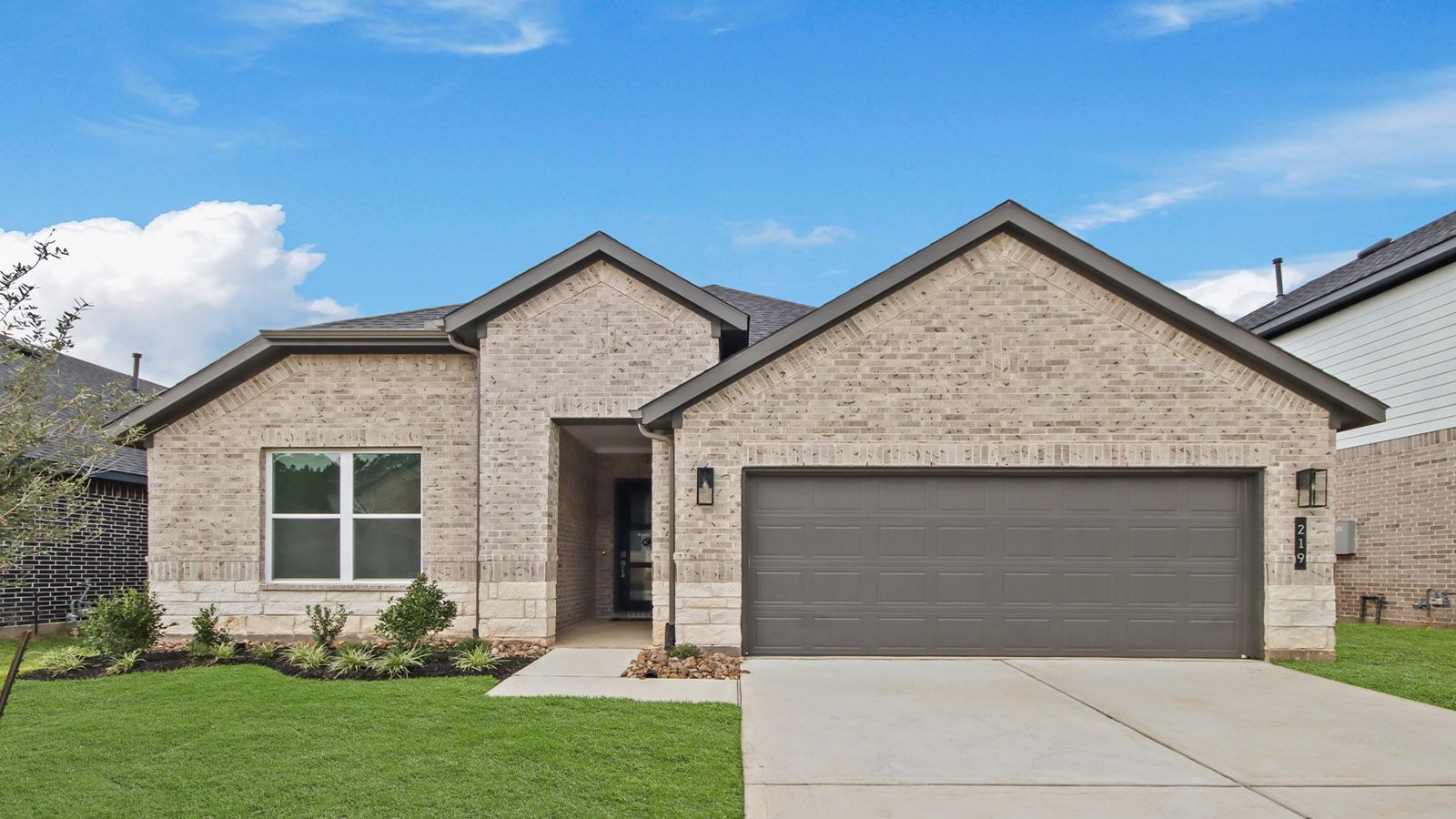 Exterior:Elevation Image 0.