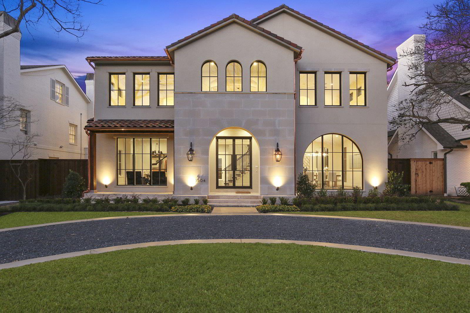 Edinburgh Custom Homes,75225