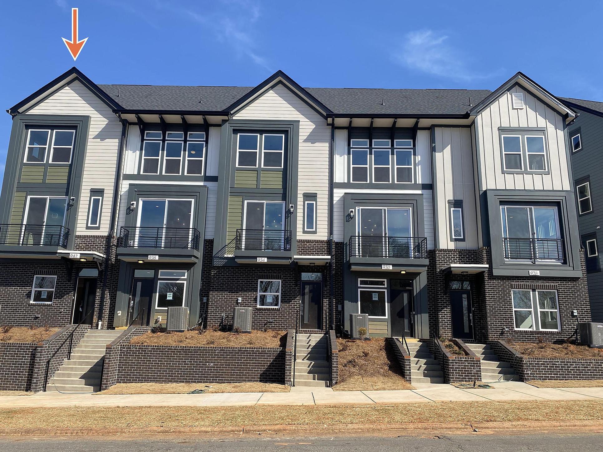 Exterior:End-Unit Townhome