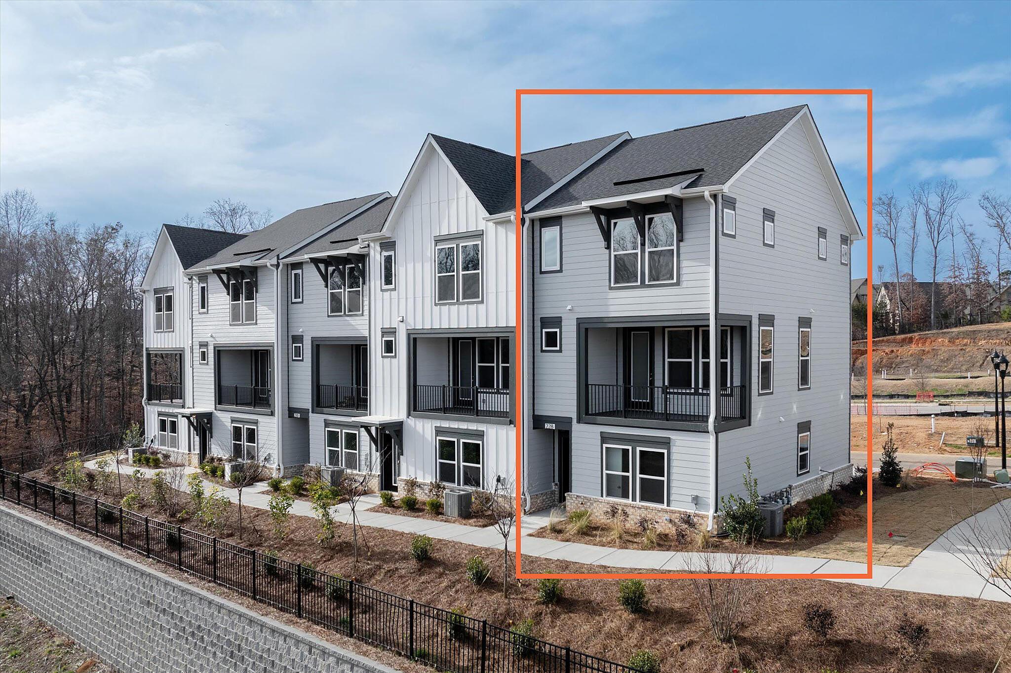 Exterior:End-Unit Townhome
