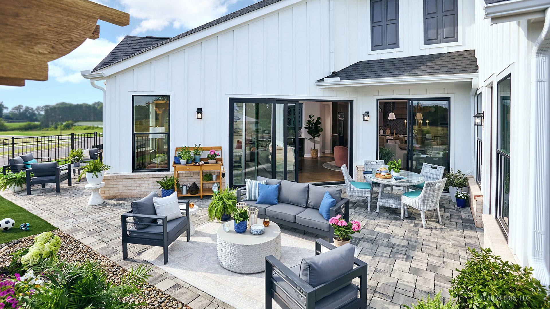 The Courtyards of Hyatts Village_Provenance_Exterior_Courtyard