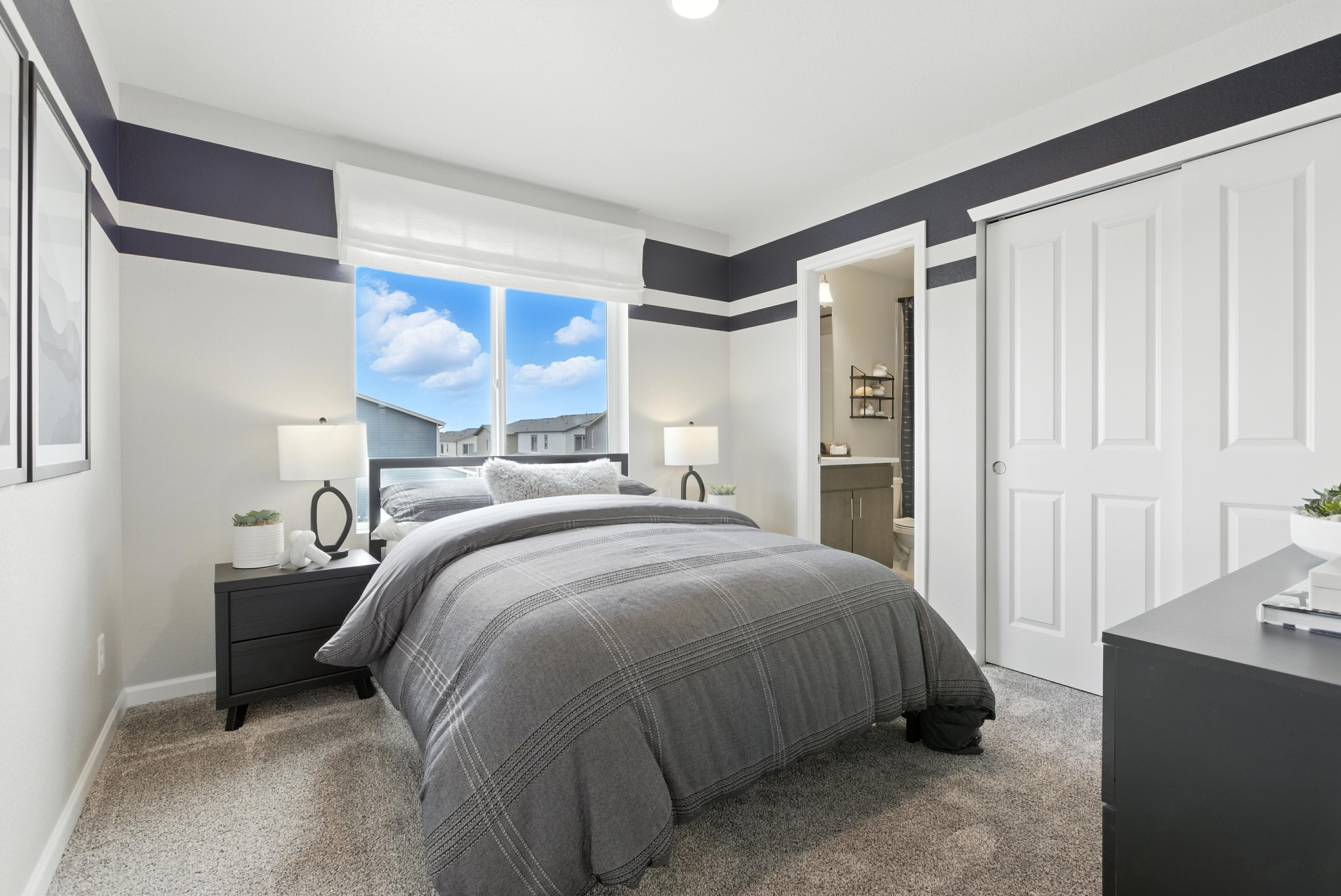 Pintail-Commons-Denali-Bedroom2-6000x4000-Risewell-Homes