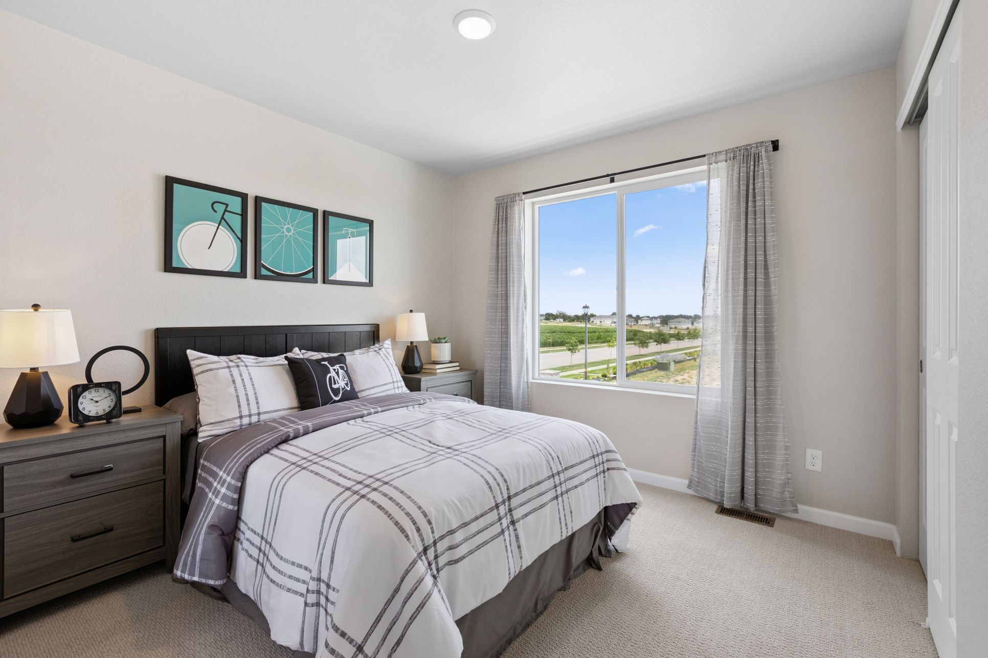 Spring-Valley-Biscayne-Bedroom3-6000x4000-Risewell-Homes