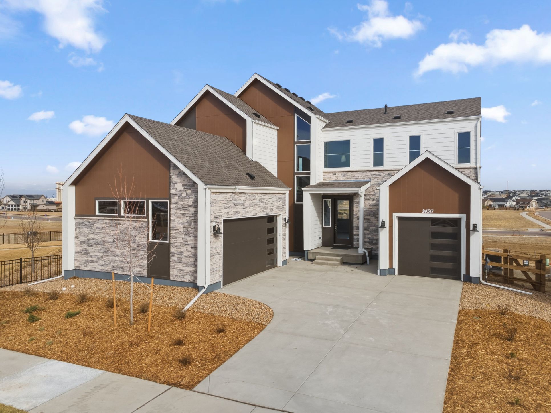 TheAuroraHighlands_4903_Block5_Lot31_FrontExterior_RisewellHomes