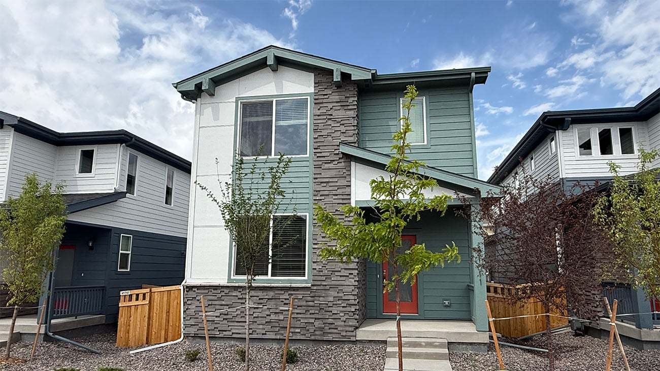 Woodrose - 3B2L08 – 21011 E 63rd Dr Front Exterior - Homesite Photography
