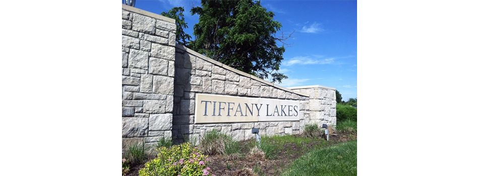 Tiffany Lakes,64154