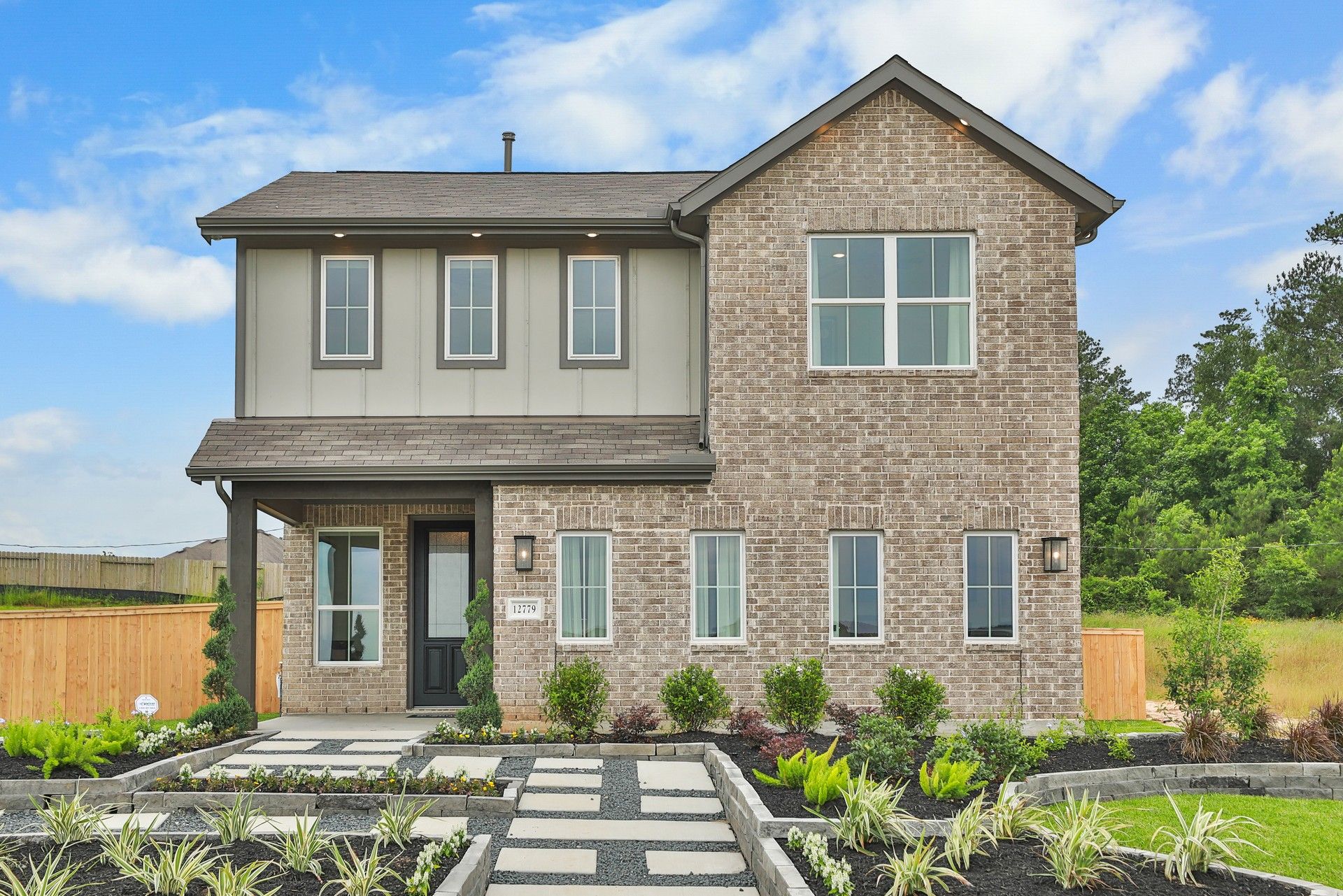 Benchmark - Exterior:Benchmark - Exterior