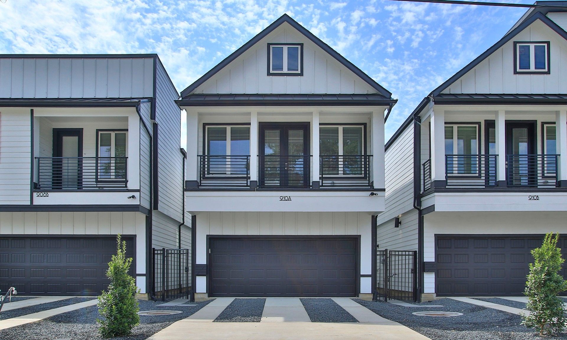 Shady Acres Modern Detached Townhomes at 910A W 21st Street with Balcony:Elegant two-story detached townhomes with a sleek balcony and spacious garage in Shady Acres.
