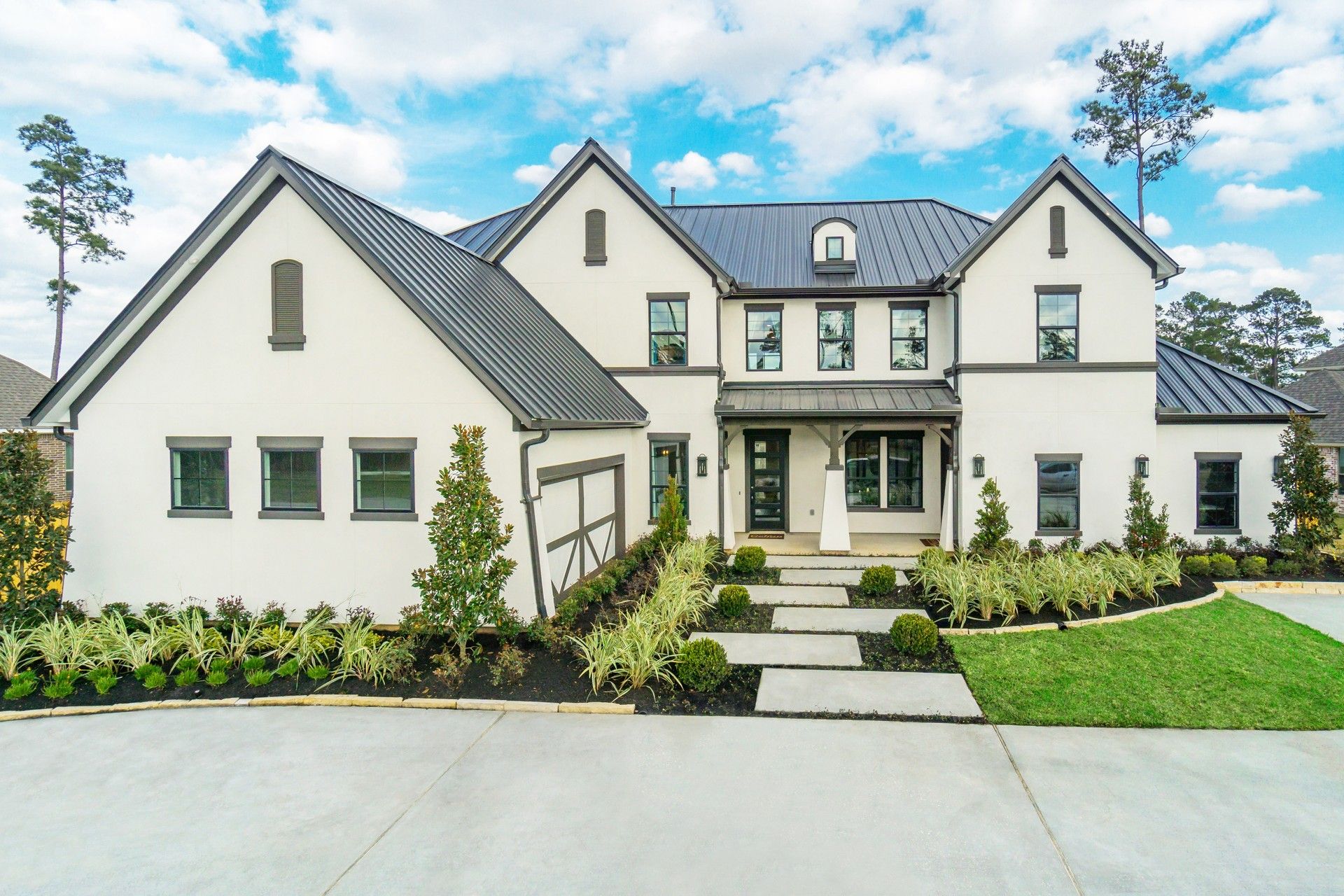Monarch - Exterior:Monarch - Exterior