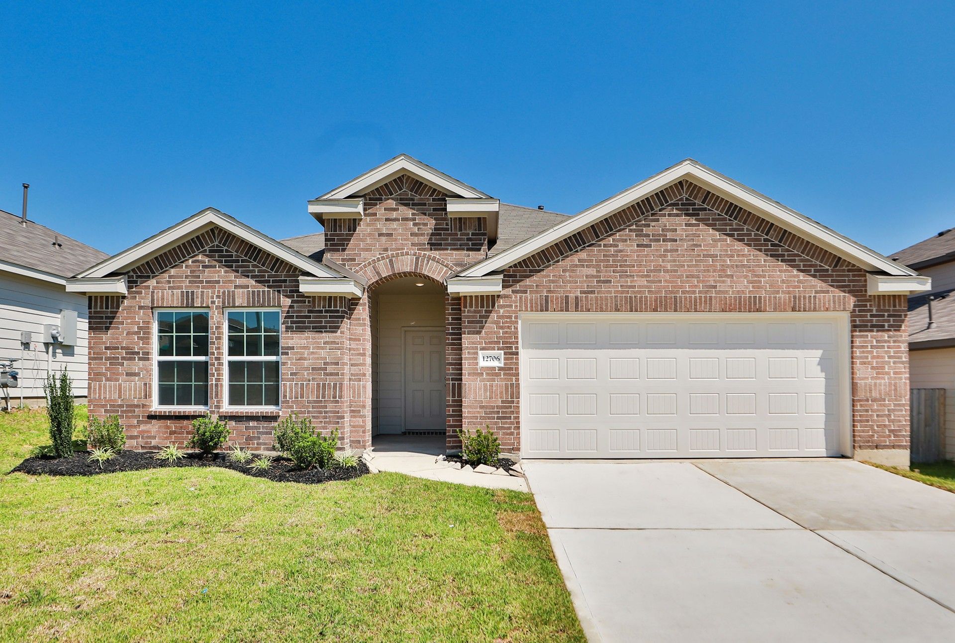 Charming Brick Home at Paramount, Mostyn Springs:Revel in timeless elegance with this brick facade and lush landscaping, nestled in serene Mostyn Springs.