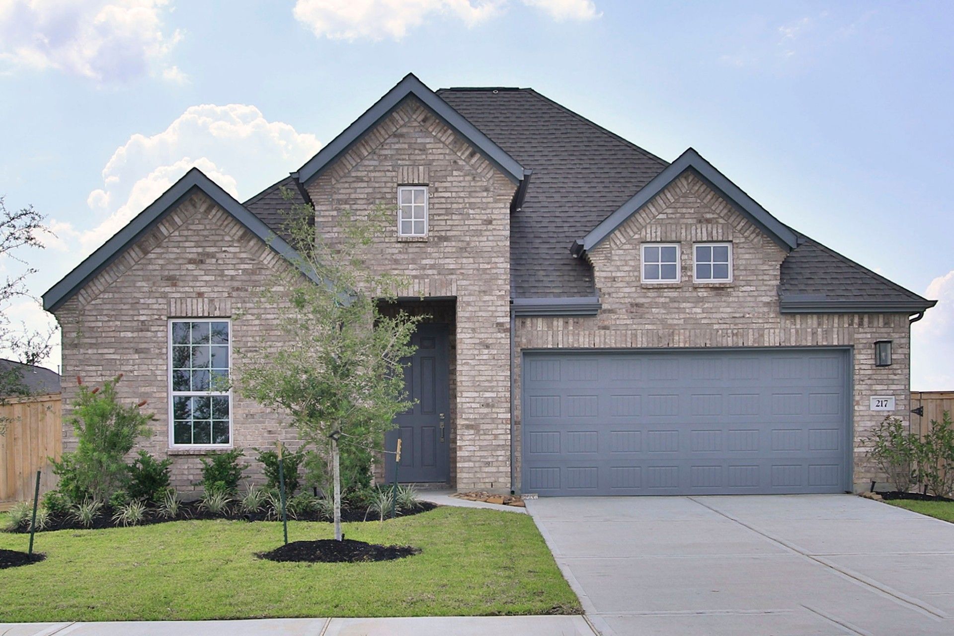 Brick House with Gabled Roof in Willow at River Ranch:Exquisite brick facade with gabled roof and manicured garden in Willow at River Ranch. A touch of luxury.