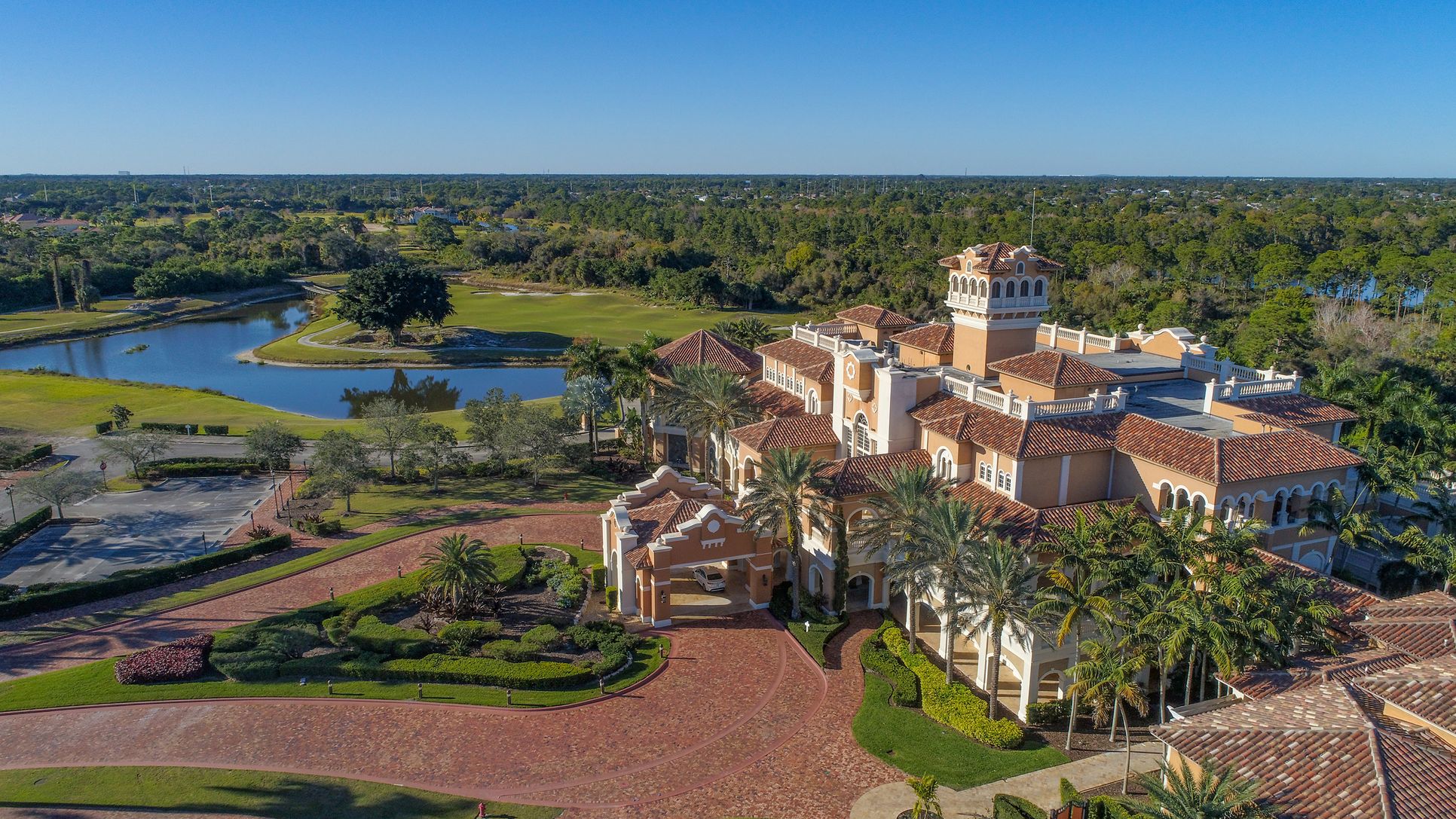Lakefront Clubhouse | Tesoro Club