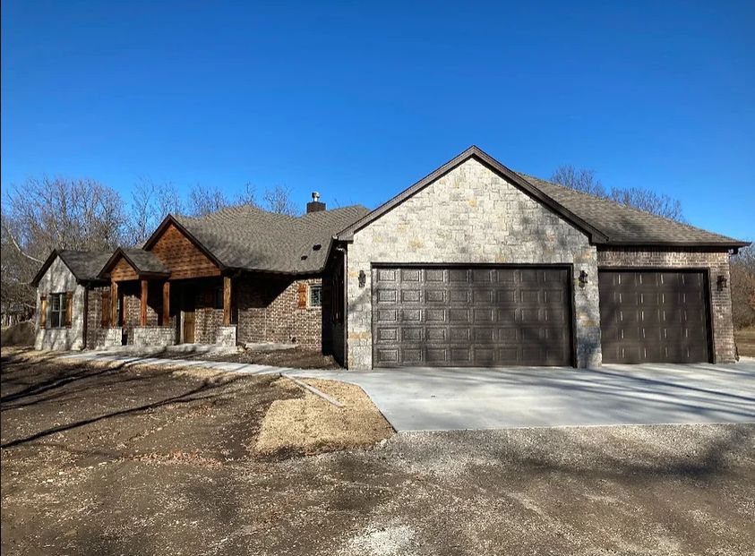 Guinn & Thomas Builders,74018