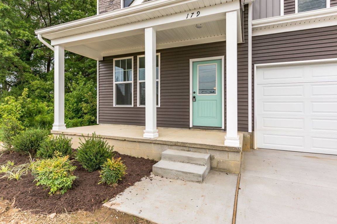 front porch:Kelvin 2 Story