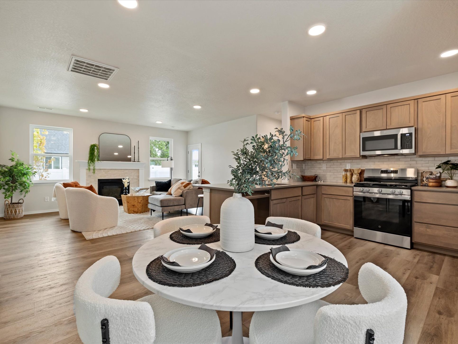 Kenyon Meadows,83301