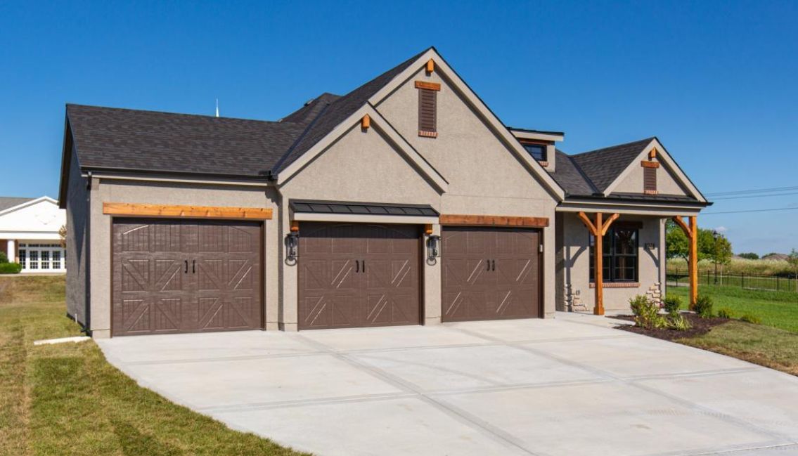 Hedrick Custom Builders,64060