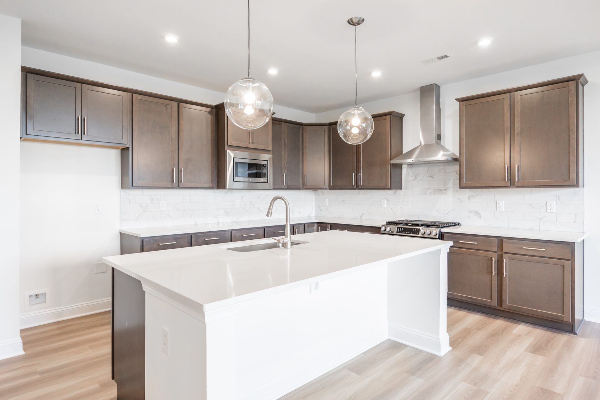 005 HHHunt Homes Davenport Kitchen:005 HHHunt Homes Davenport Kitchen