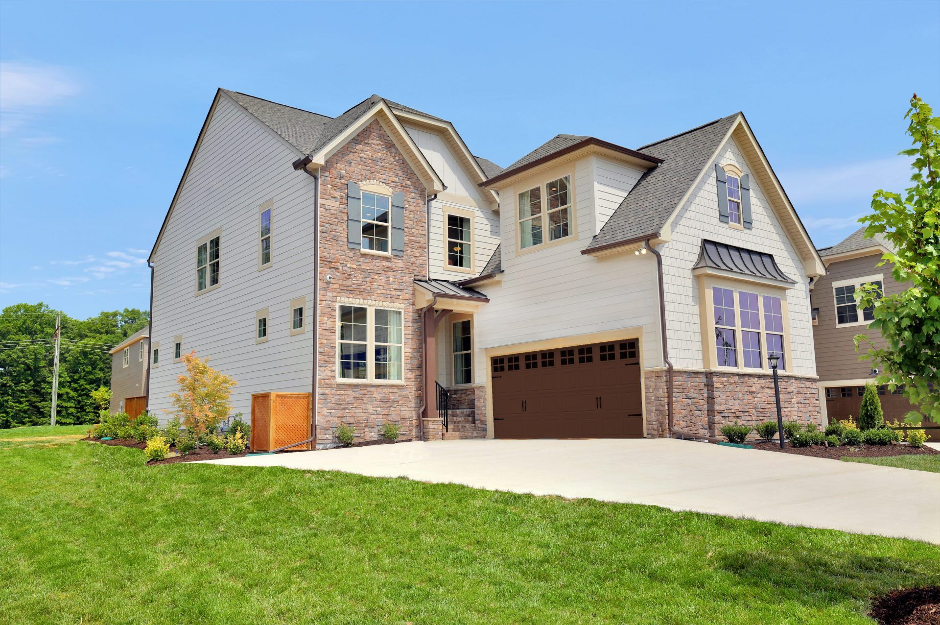 Windsor_FrontExterior3_Garage