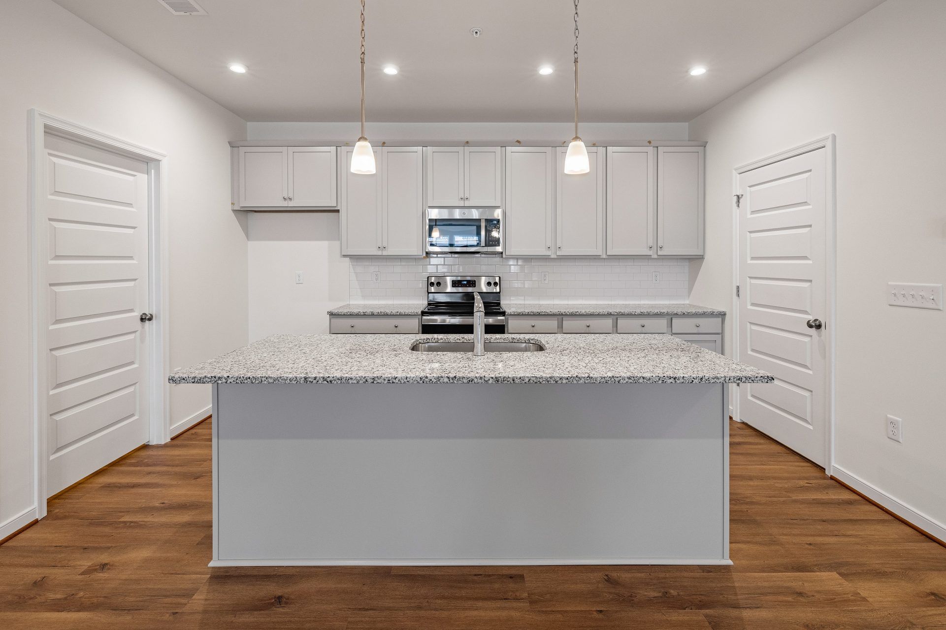 008_Hayes 1_Kitchen:008_Hayes 1_Kitchen