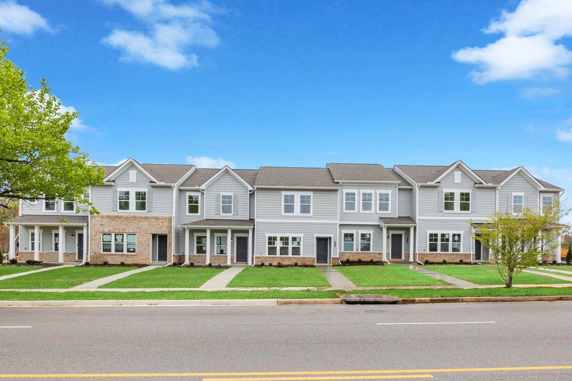 Kinwick Townhomes - Streetscape - HHHunt Homes