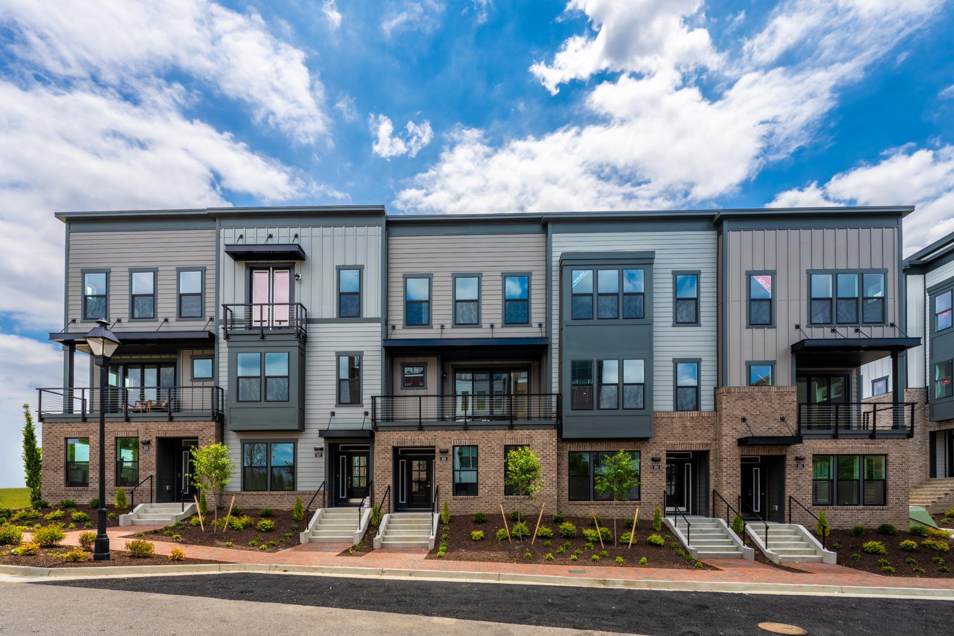 Rocketts Landing - Streetscape - HHHunt Homes