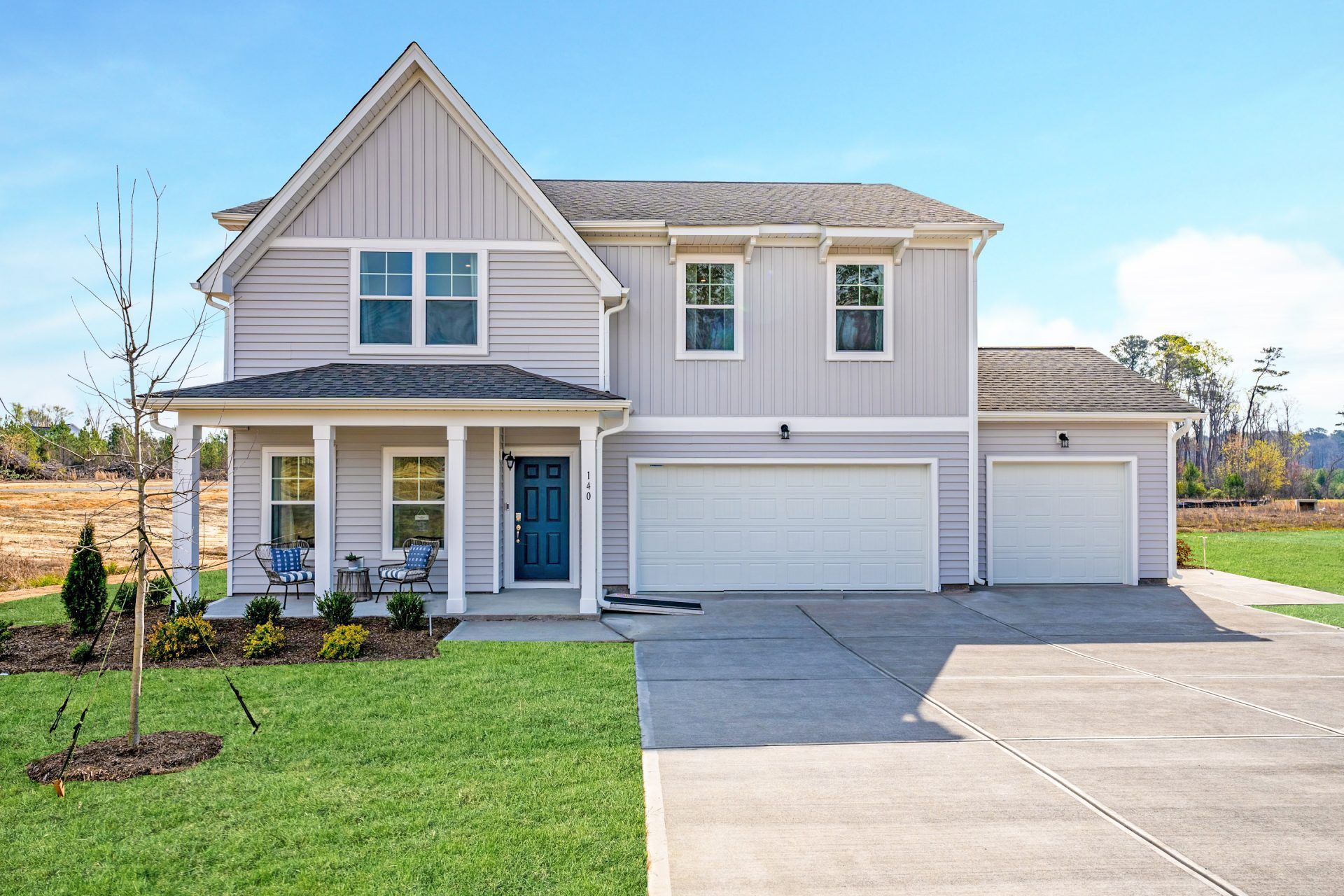 Farmhouse 3 Car Garage:Farmhouse 3 Car Garage