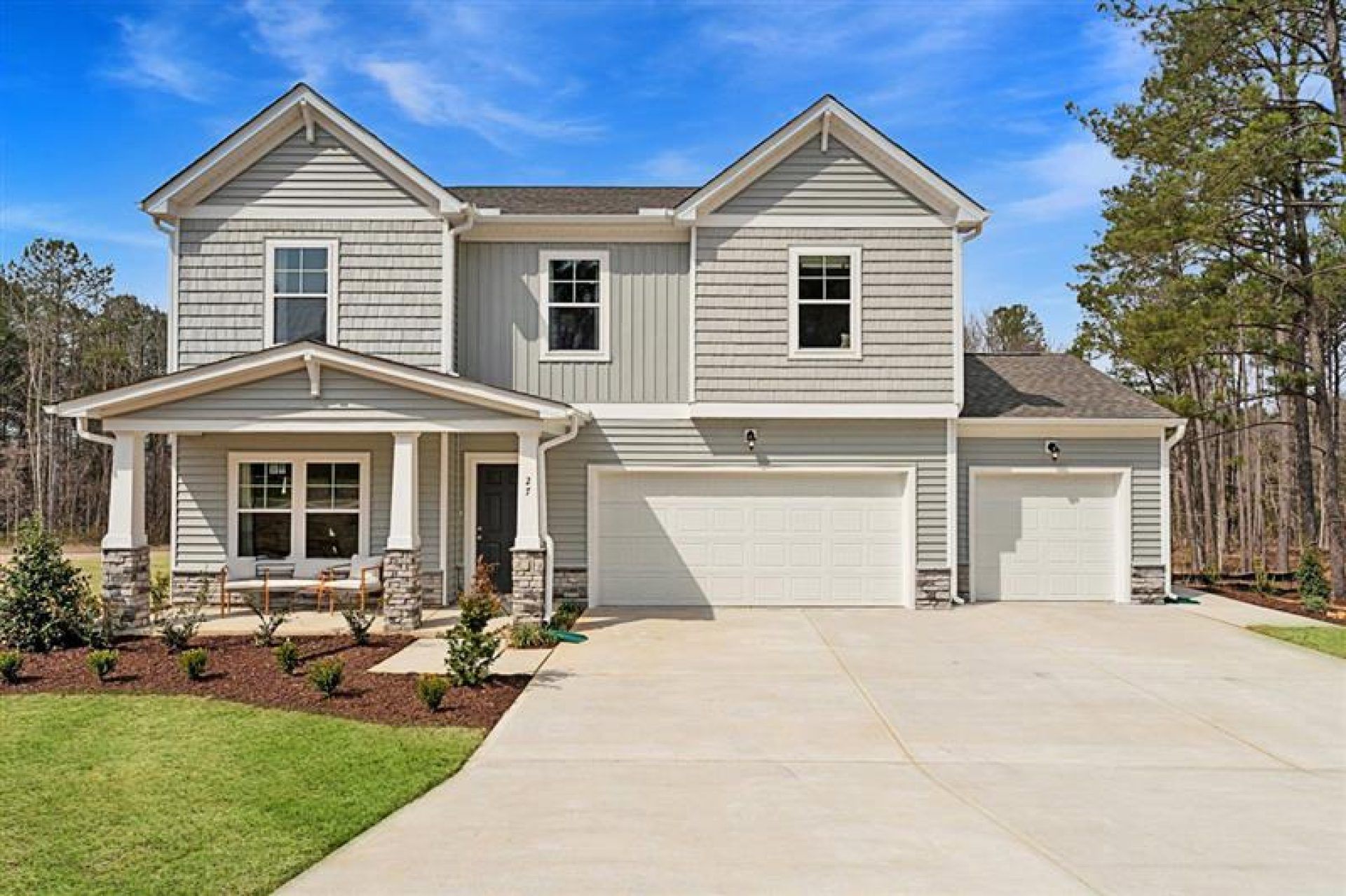 Charlotte's Ridge - HHHunt Homes - King- 3- Car Garage:Decorated Model Open!