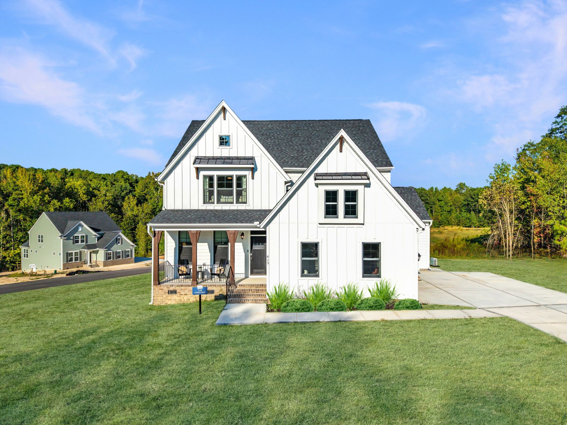 Farmhouse Side Load 3-Car Garage:Farmhouse Side Load 3-Car Garage