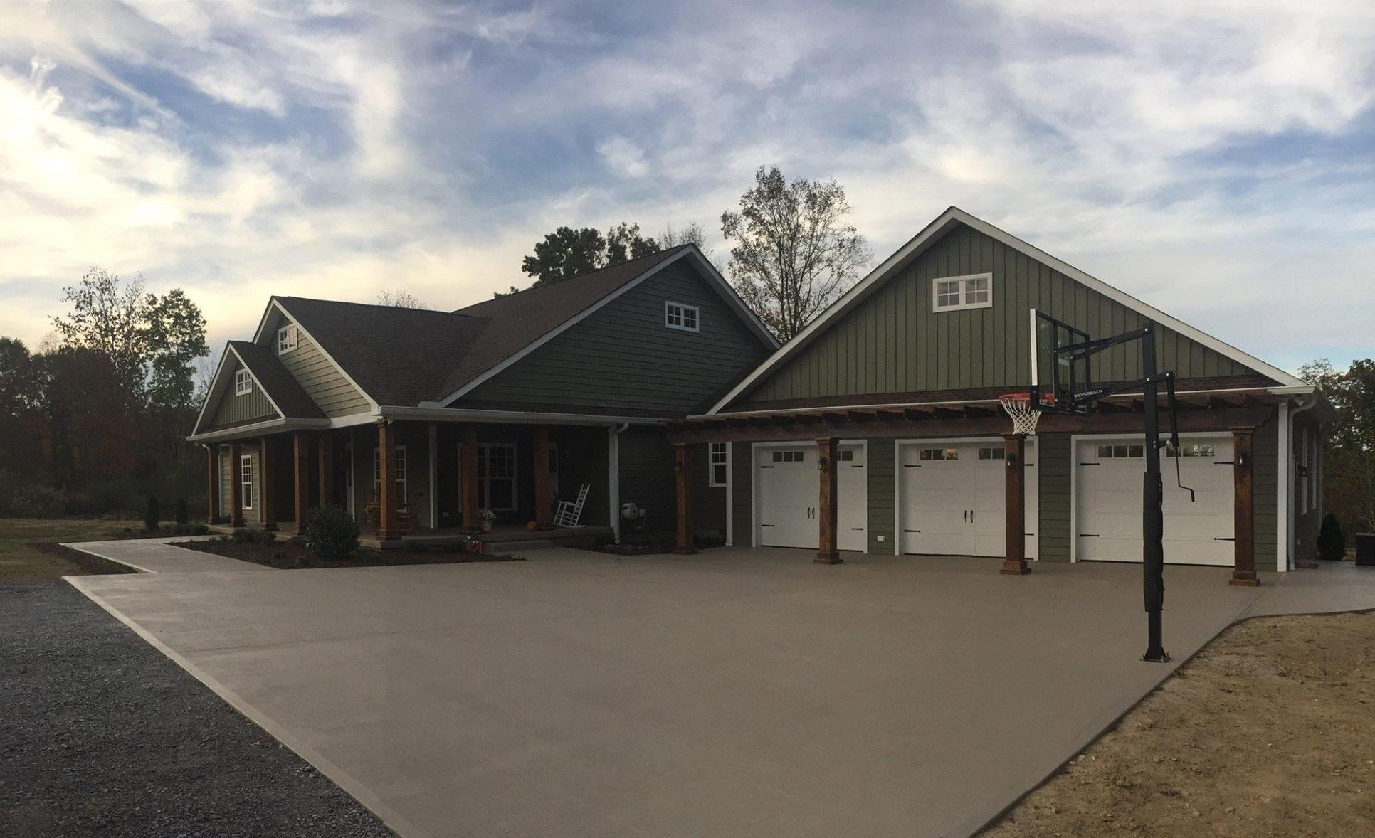 Holmes Custom Homes,37166