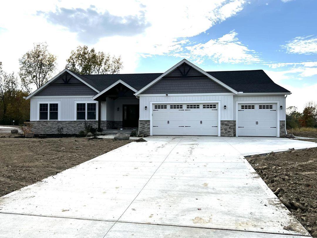 Holztrager Homes,44050