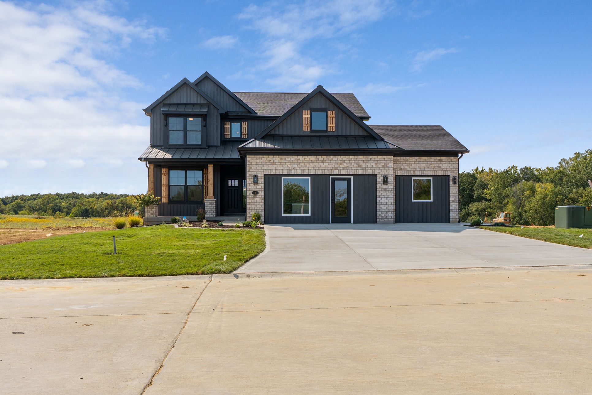 Hickory Display:Available at Alder Creek