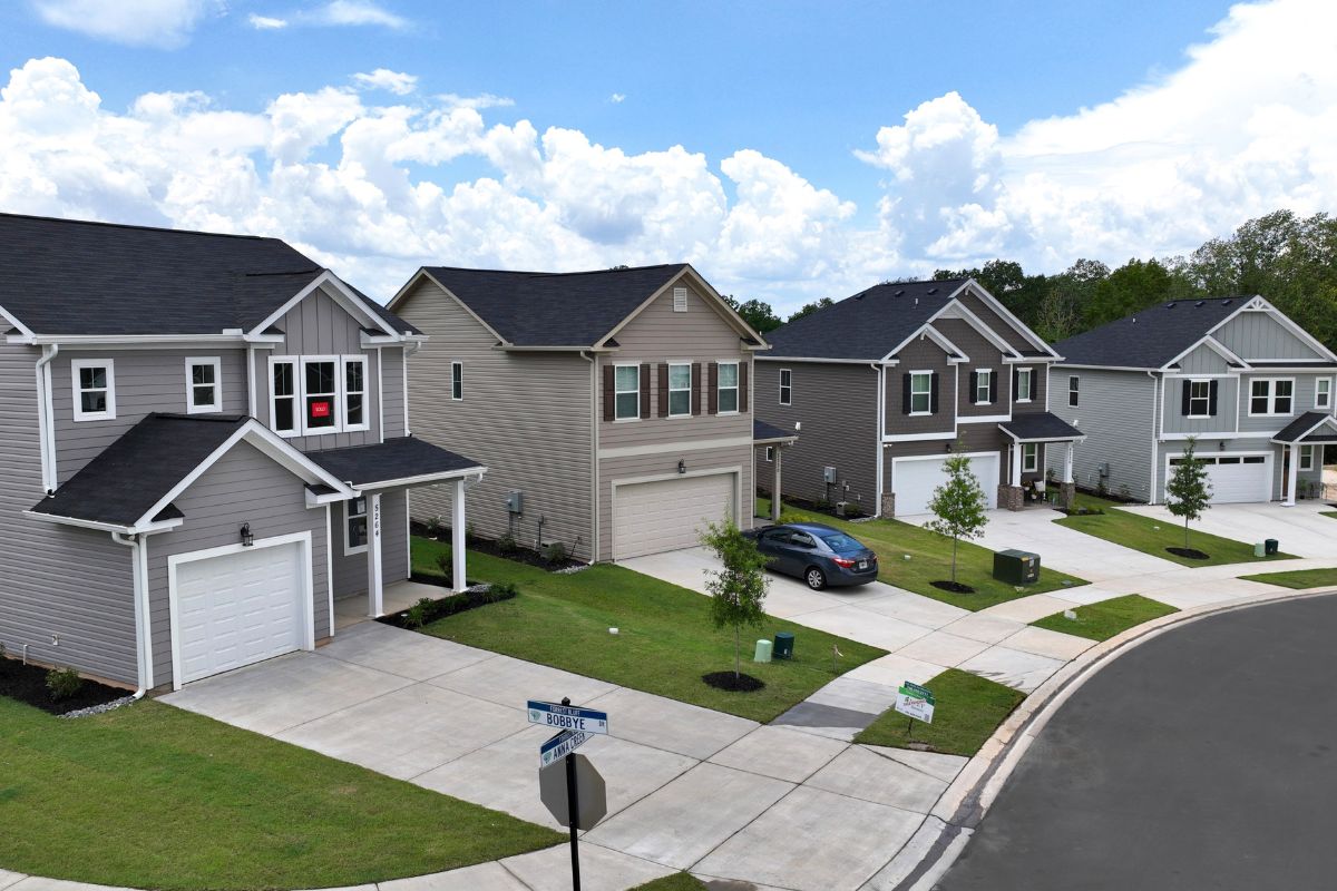 New Single-Family Homes in Forrest Bluff by Ivey Homes:New Homes in Forrest Bluff by Ivey Homes