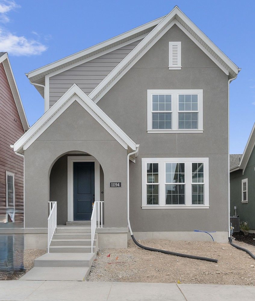 Exterior:Auburn European