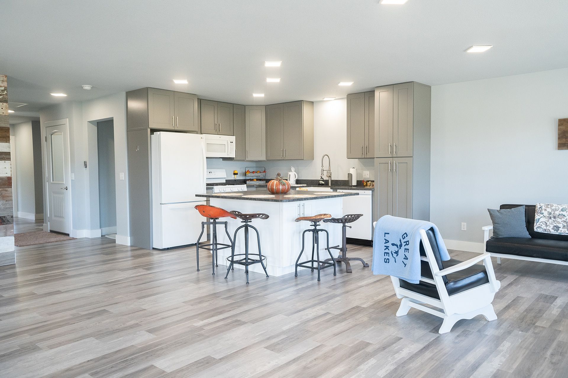 JDM Custom Homes,44654