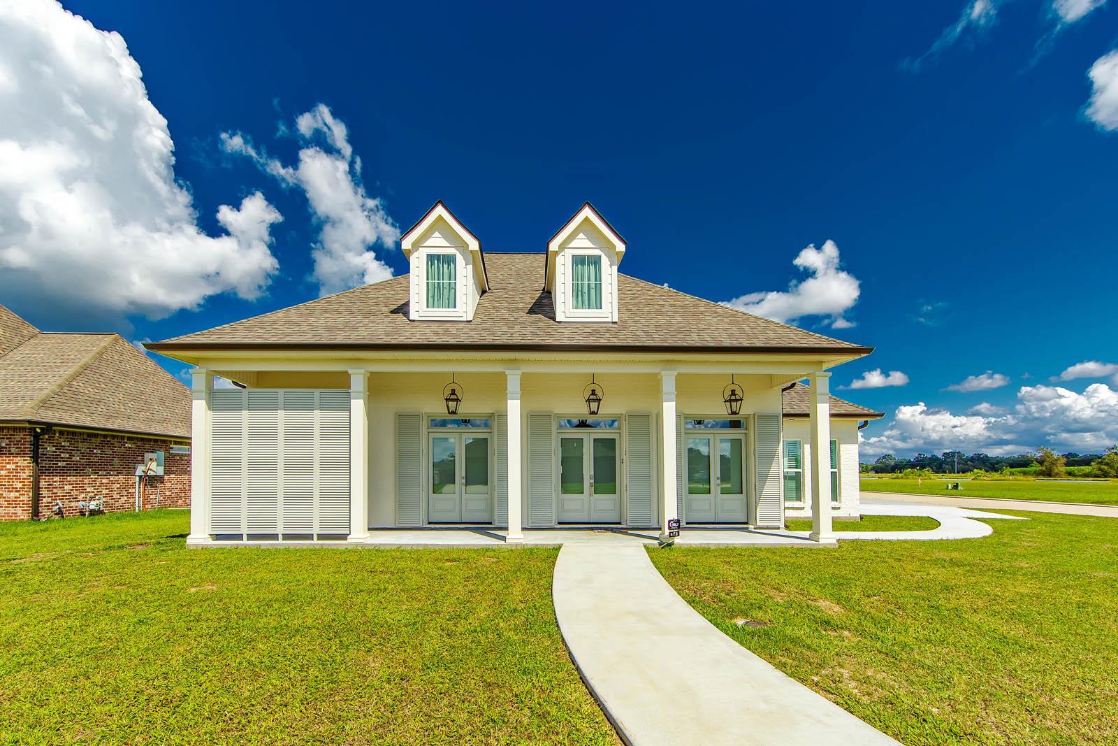 Rienzi Commons,70301