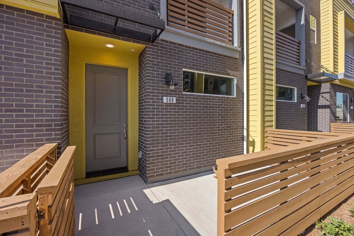 Exterior:Front exterior