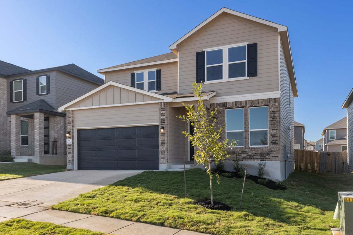 Exterior:Front exterior