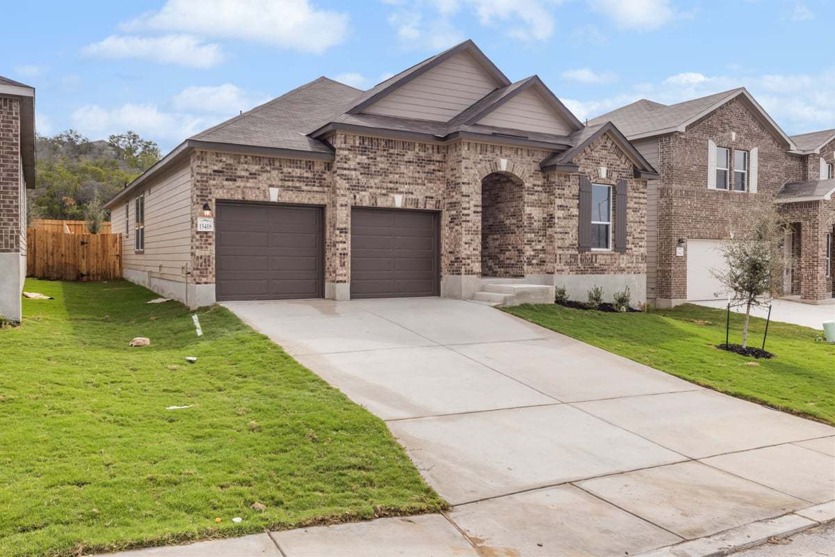 Exterior:Front exterior